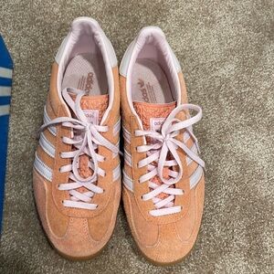 Gazelle Indoor Pink